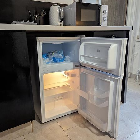 Inner-City Apartments - Basic Amenites Кардиф Екстериор снимка