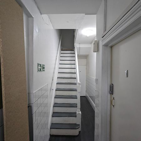 Inner-City Apartments - Basic Amenites Кардиф Екстериор снимка