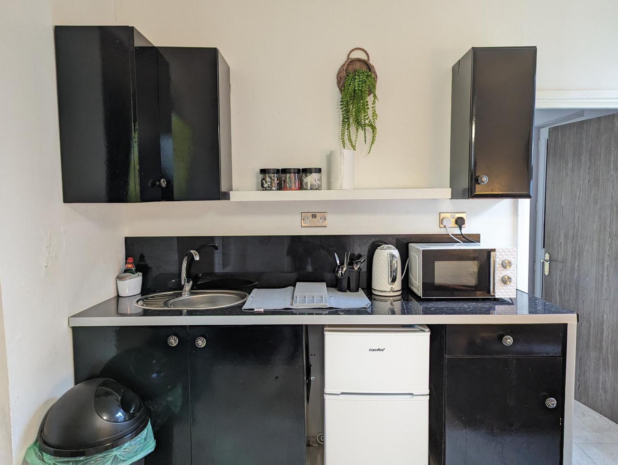 Inner-City Apartments - Basic Amenites Кардиф Екстериор снимка