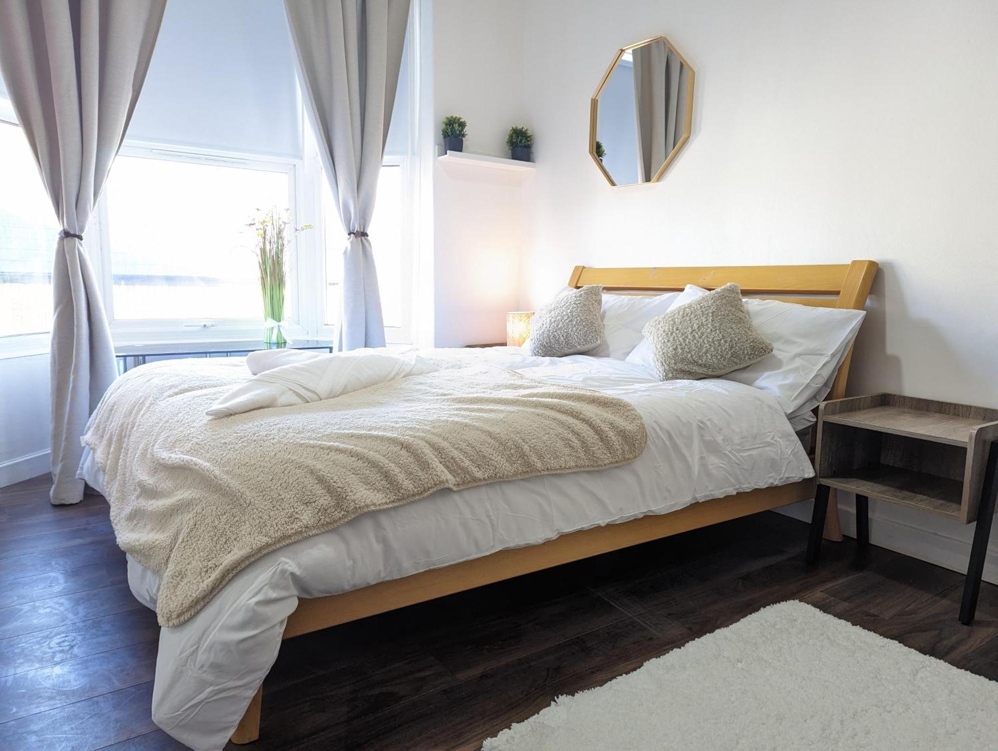 Inner-City Apartments - Basic Amenites Кардиф Екстериор снимка