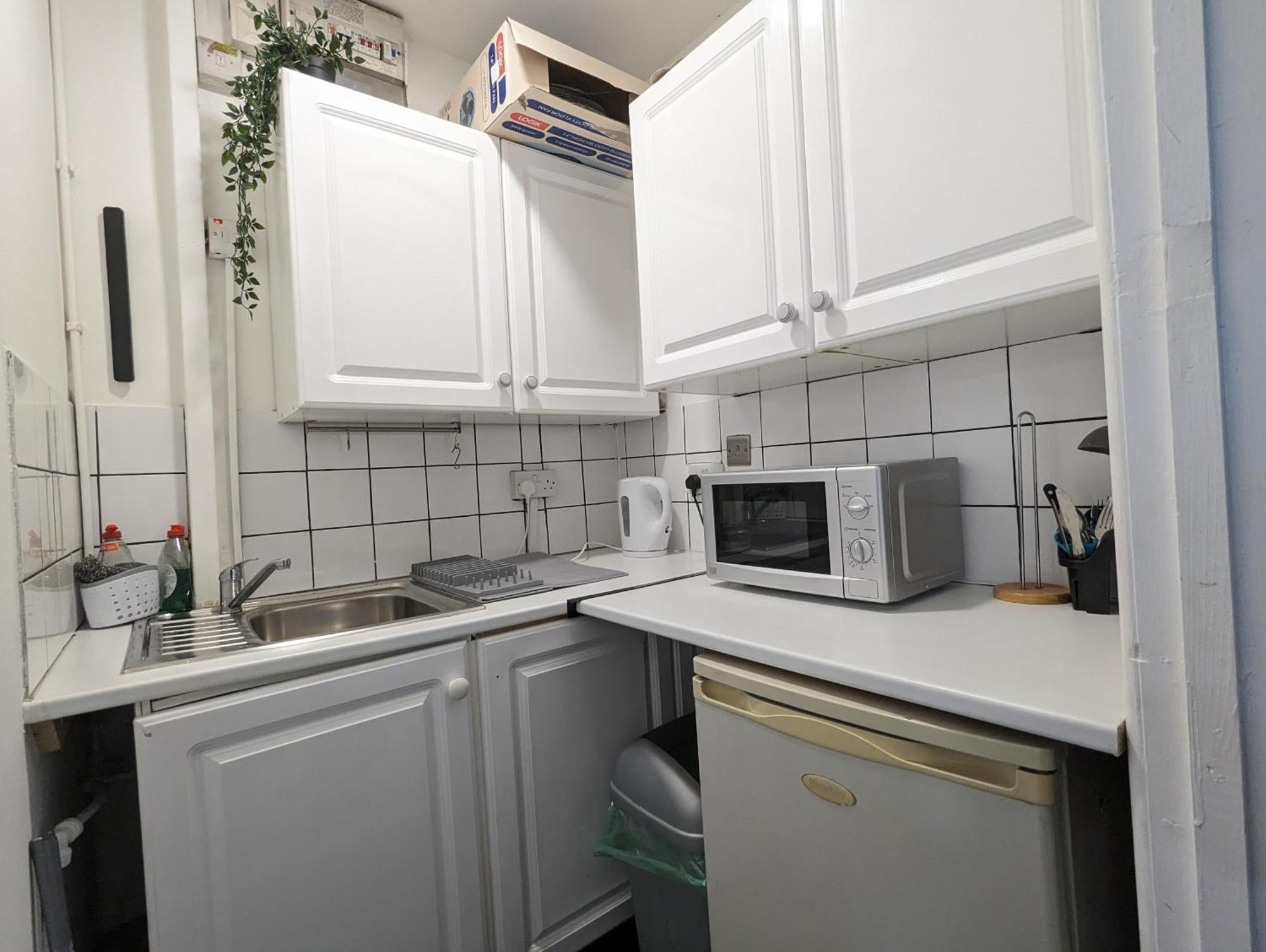 Inner-City Apartments - Basic Amenites Кардиф Екстериор снимка