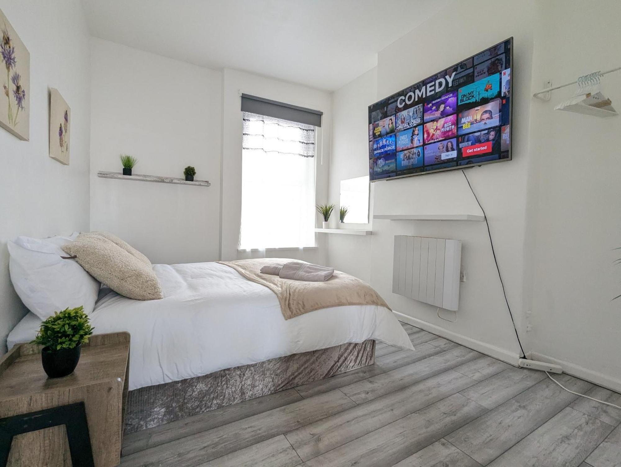 Inner-City Apartments - Basic Amenites Кардиф Екстериор снимка