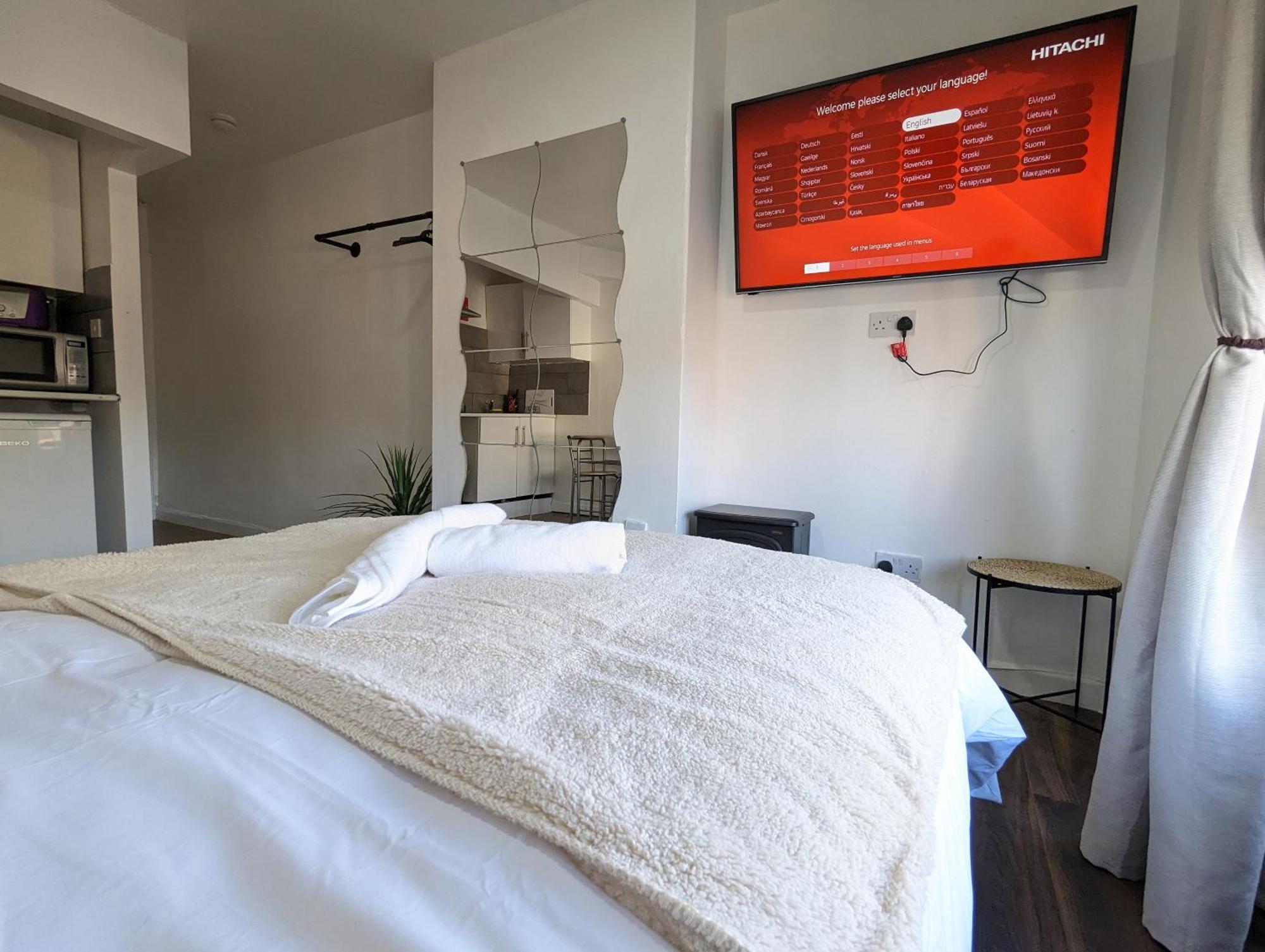 Inner-City Apartments - Basic Amenites Кардиф Екстериор снимка