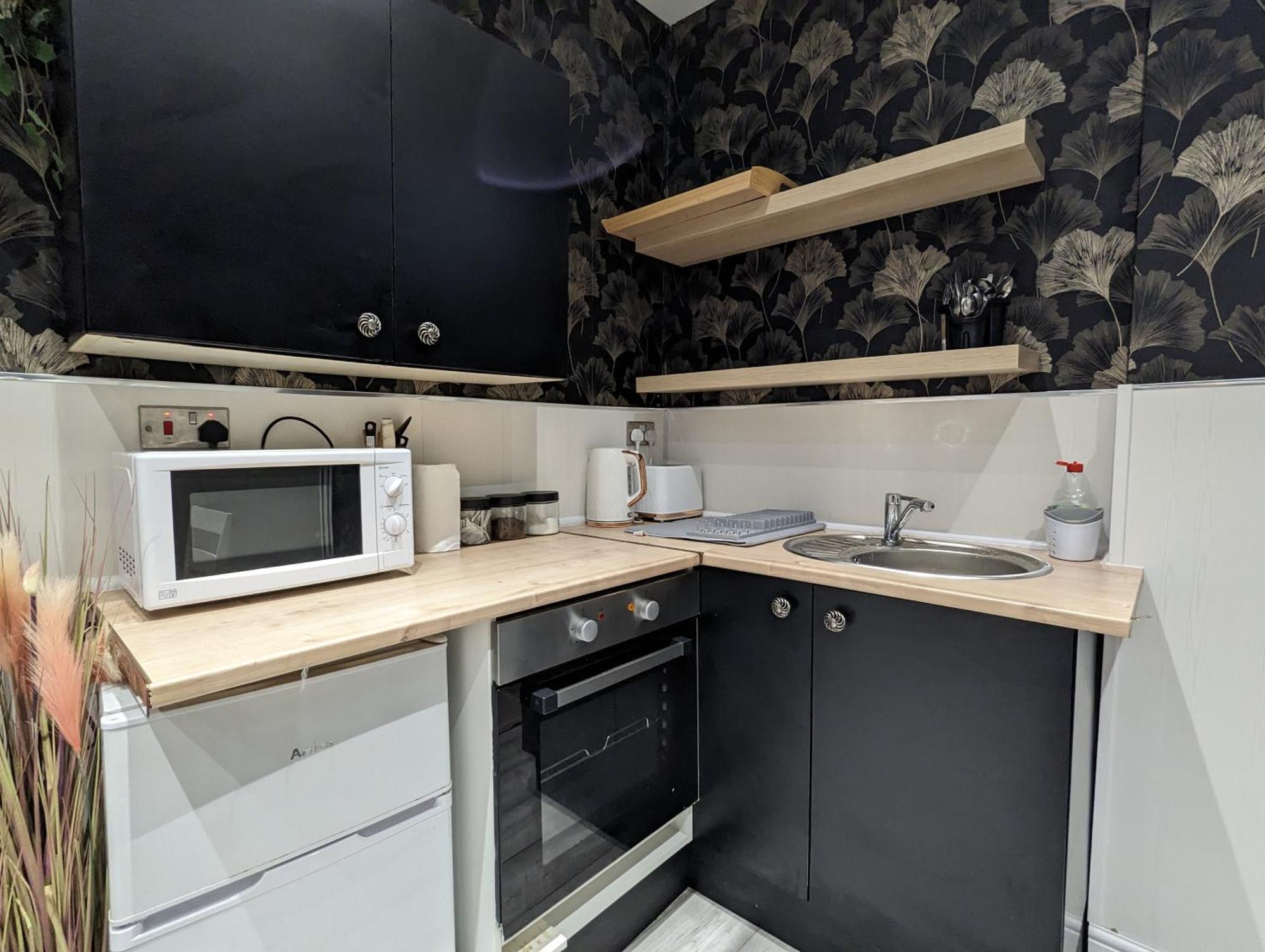 Inner-City Apartments - Basic Amenites Кардиф Екстериор снимка
