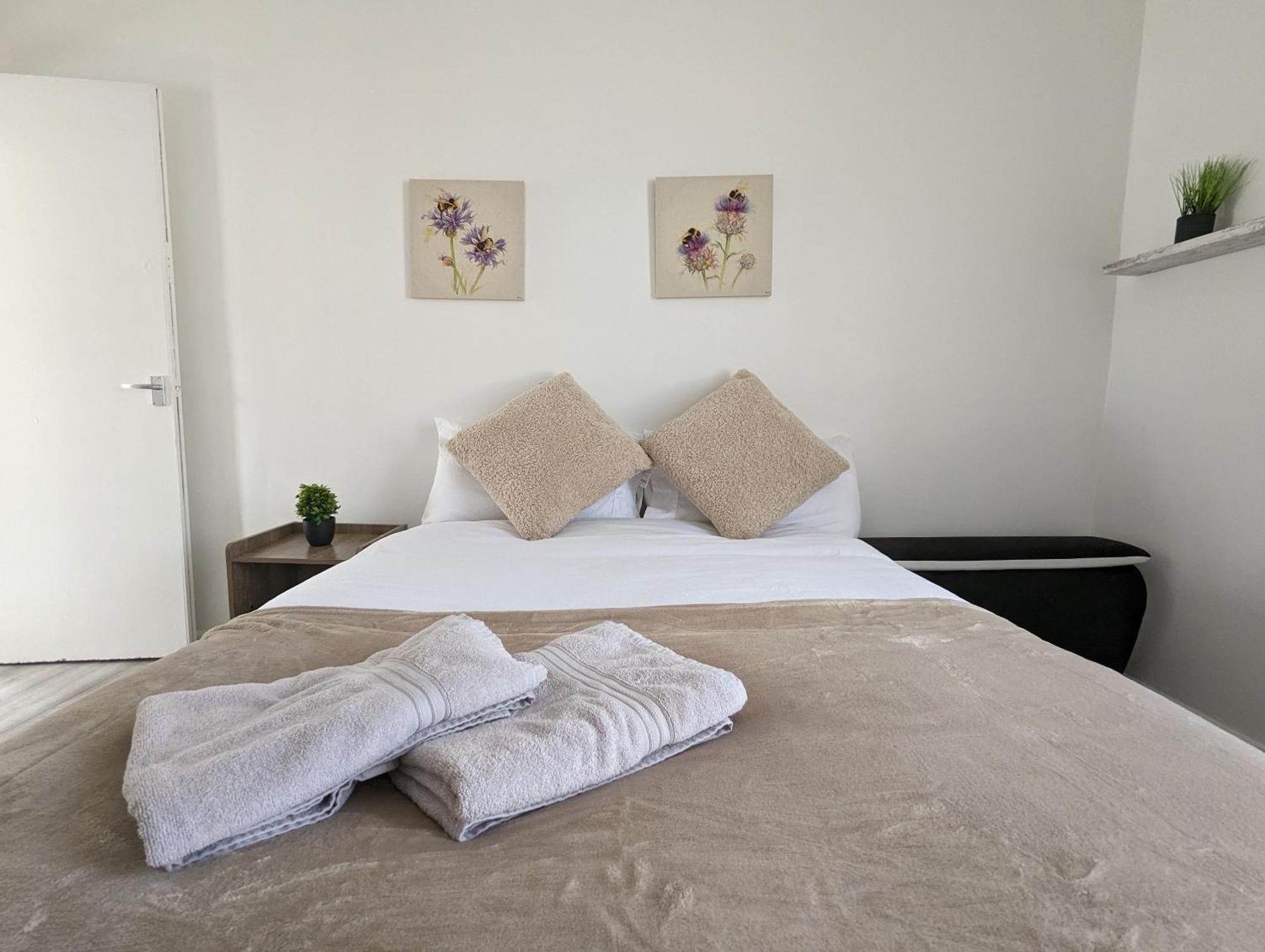 Inner-City Apartments - Basic Amenites Кардиф Екстериор снимка