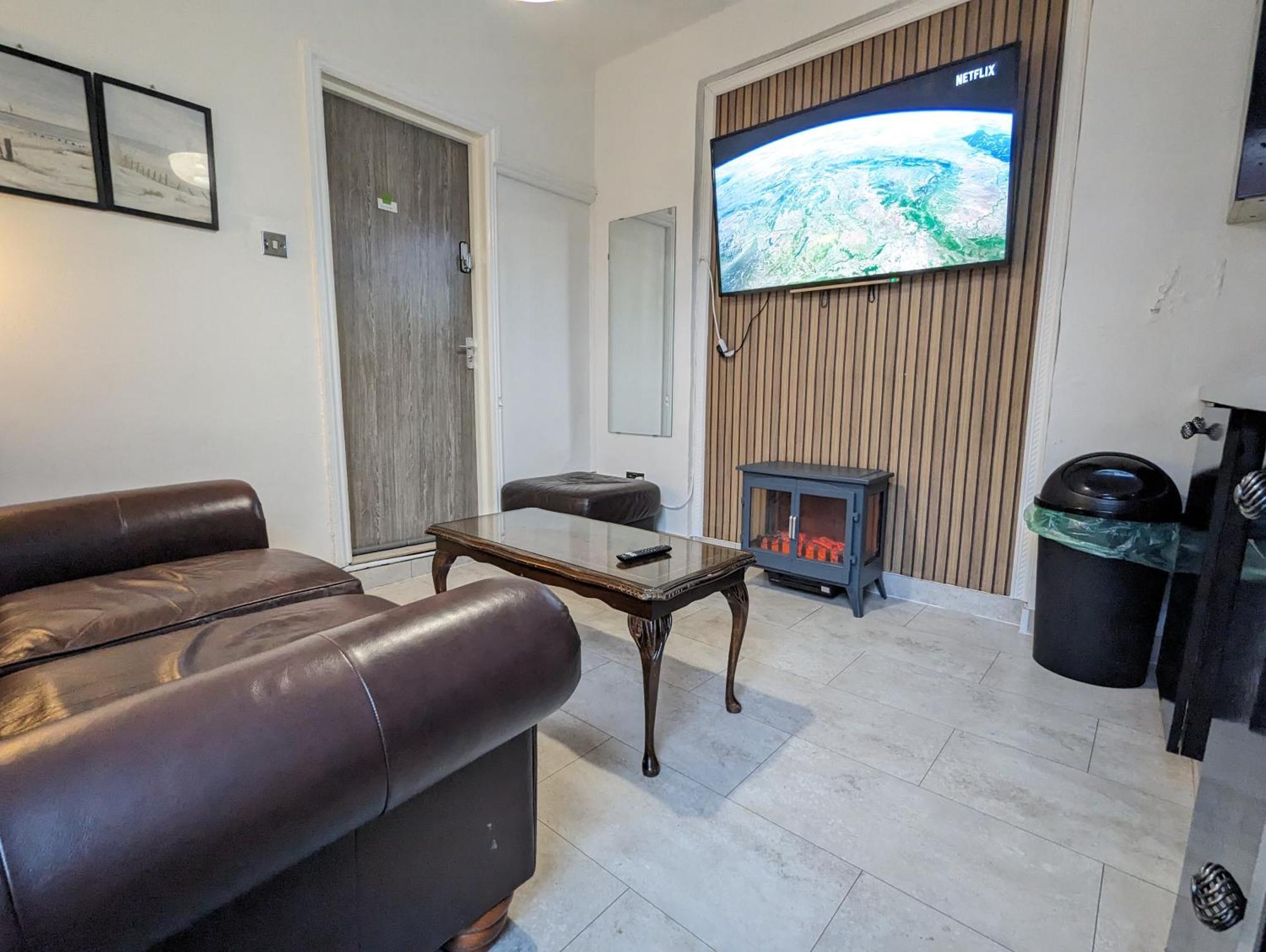 Inner-City Apartments - Basic Amenites Кардиф Екстериор снимка