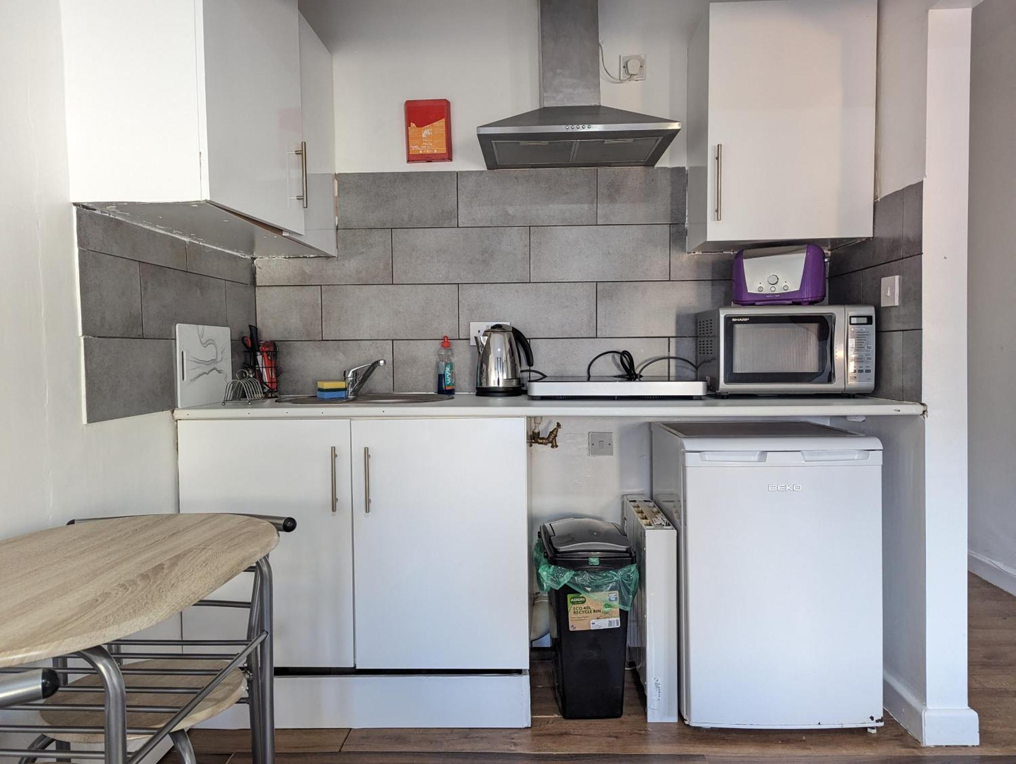 Inner-City Apartments - Basic Amenites Кардиф Екстериор снимка