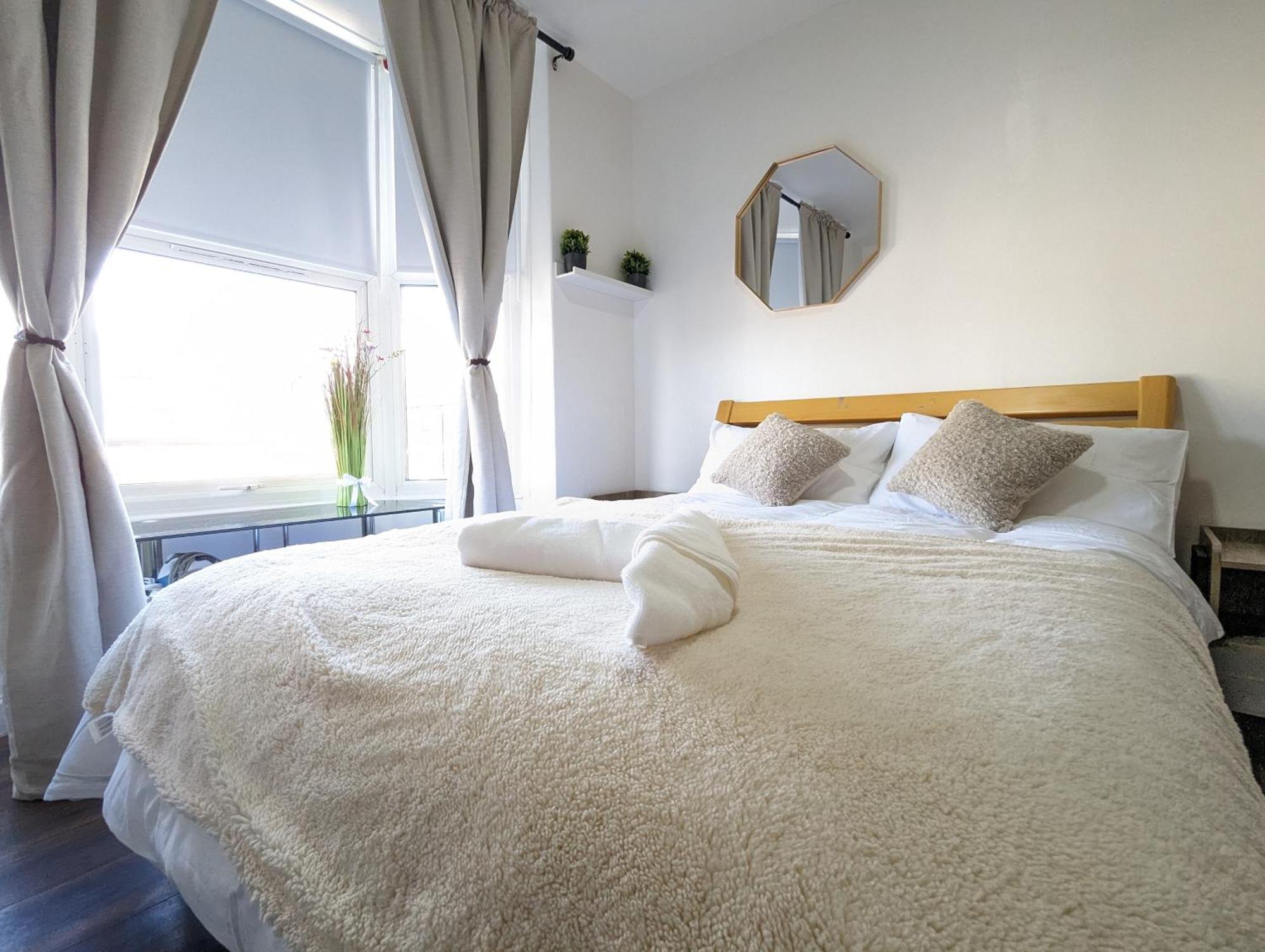 Inner-City Apartments - Basic Amenites Кардиф Екстериор снимка