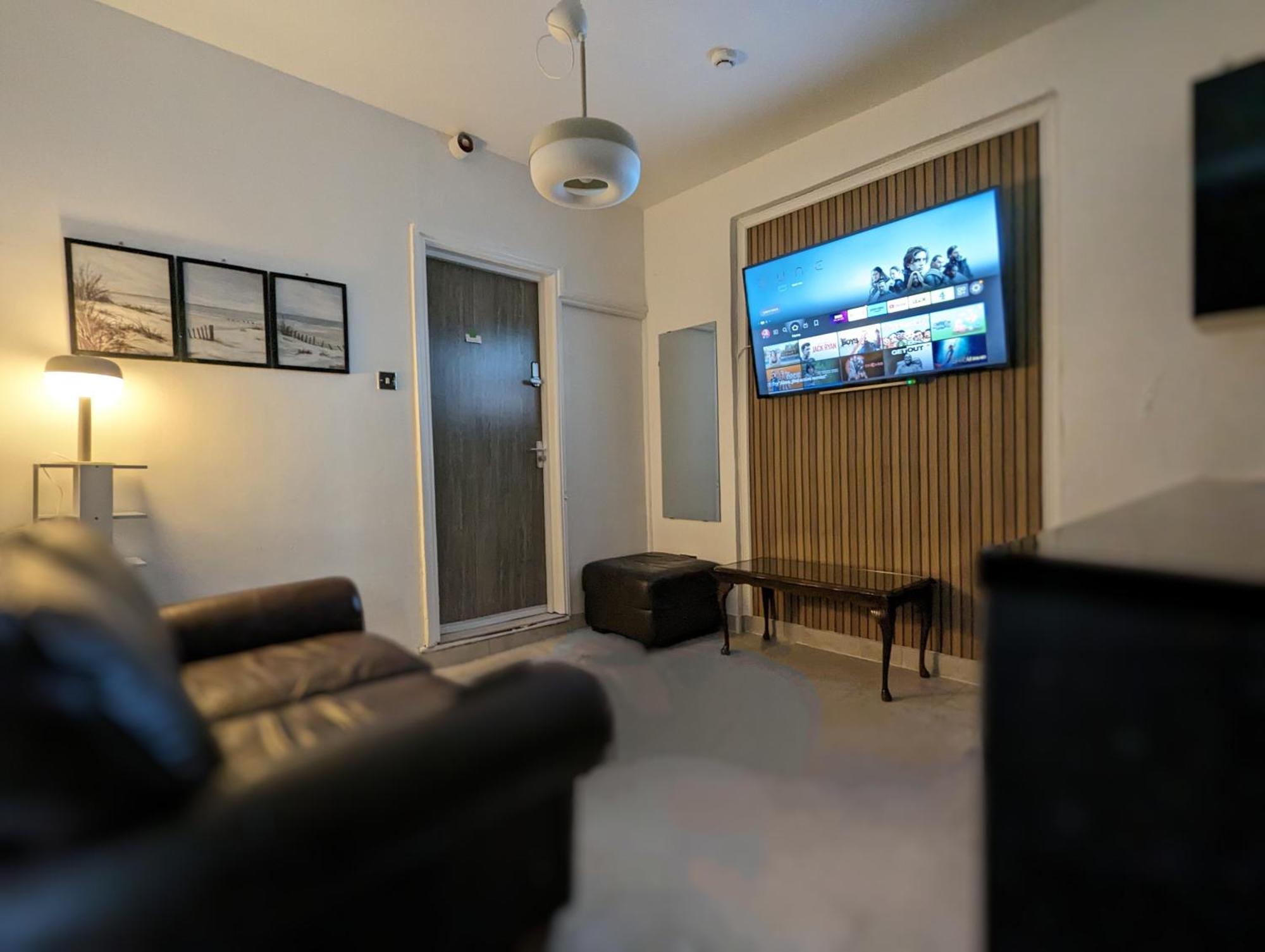 Inner-City Apartments - Basic Amenites Кардиф Екстериор снимка