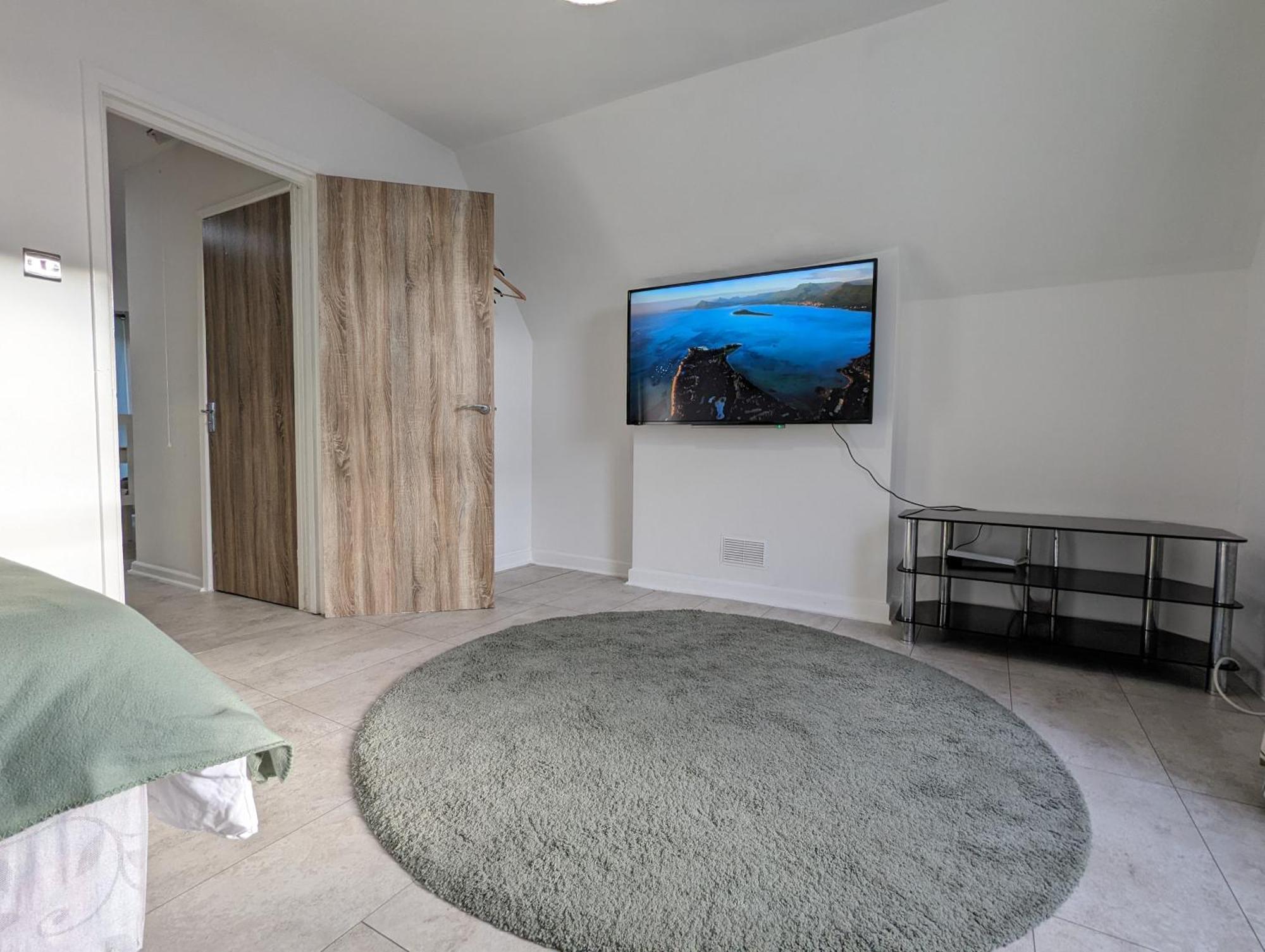 Inner-City Apartments - Basic Amenites Кардиф Екстериор снимка