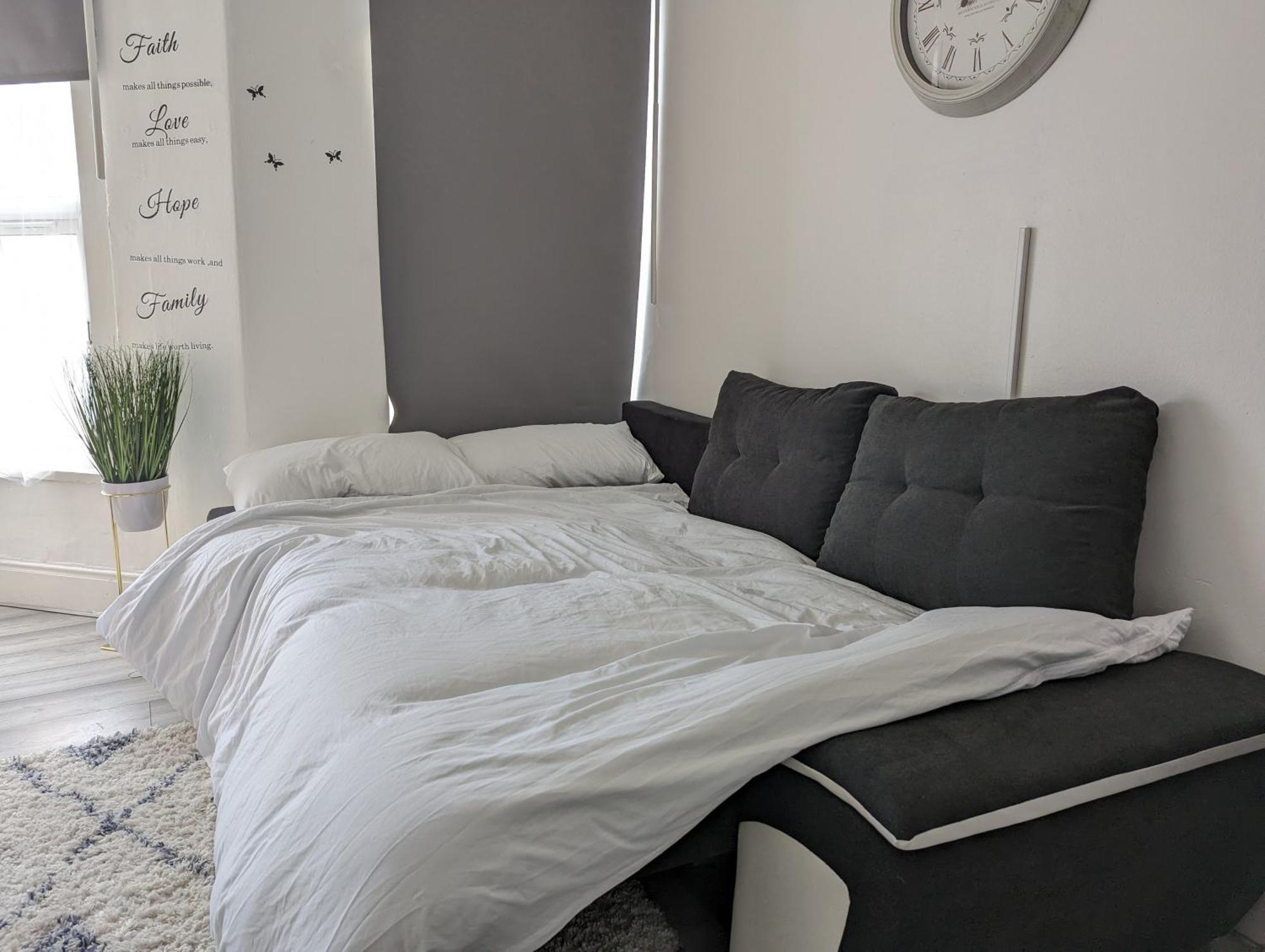 Inner-City Apartments - Basic Amenites Кардиф Екстериор снимка