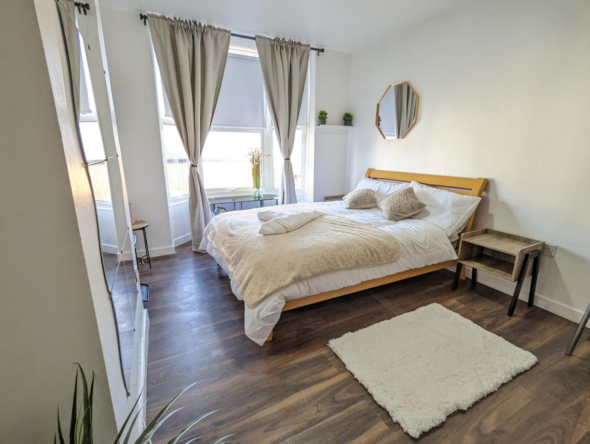 Inner-City Apartments - Basic Amenites Кардиф Екстериор снимка